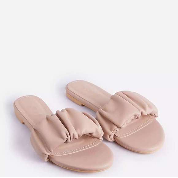 Sandals 🥥 - Picture 2 of 3